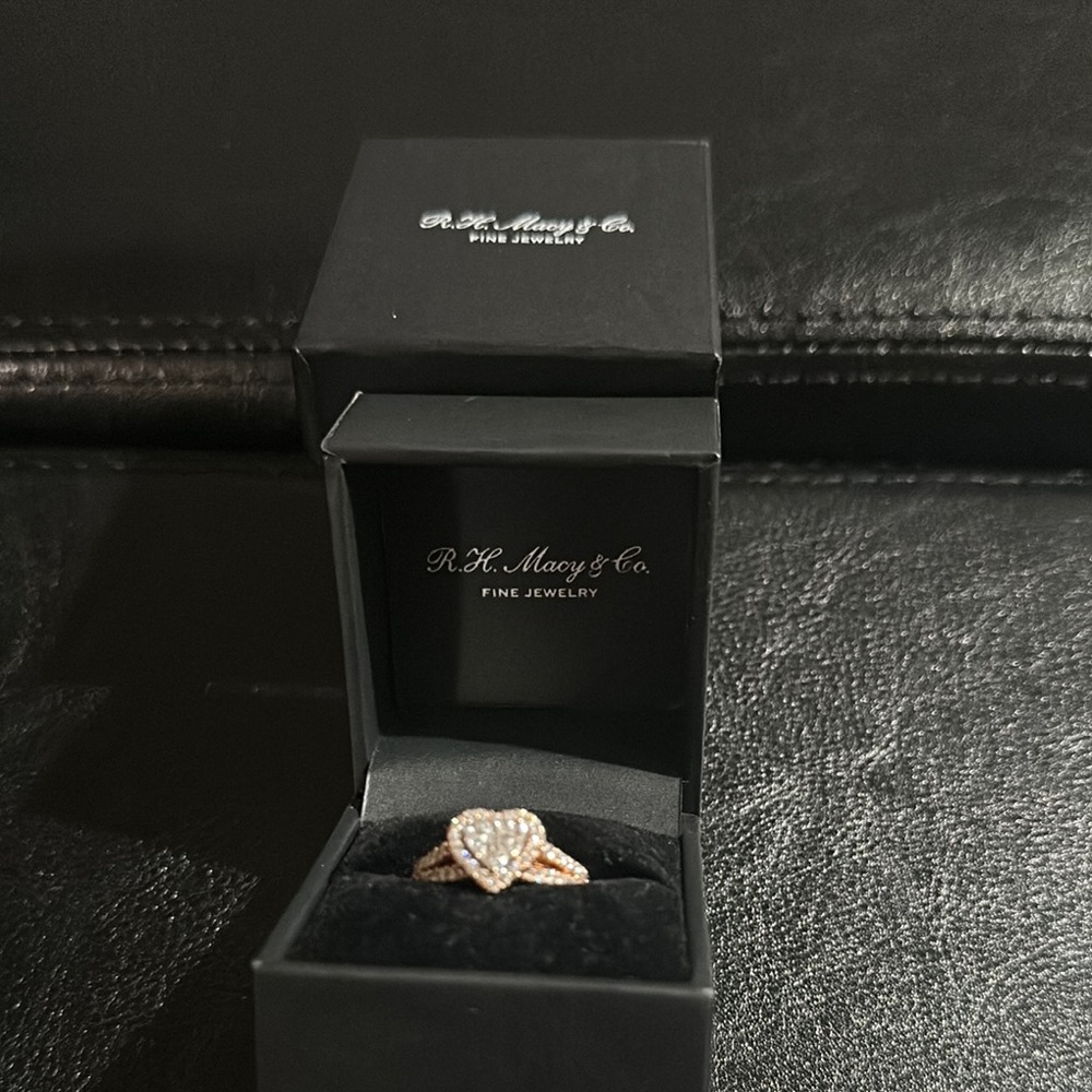 R.H. Macy & Co. Diamond Heart Ring 1.5CT with Diamond Sparkling Stones